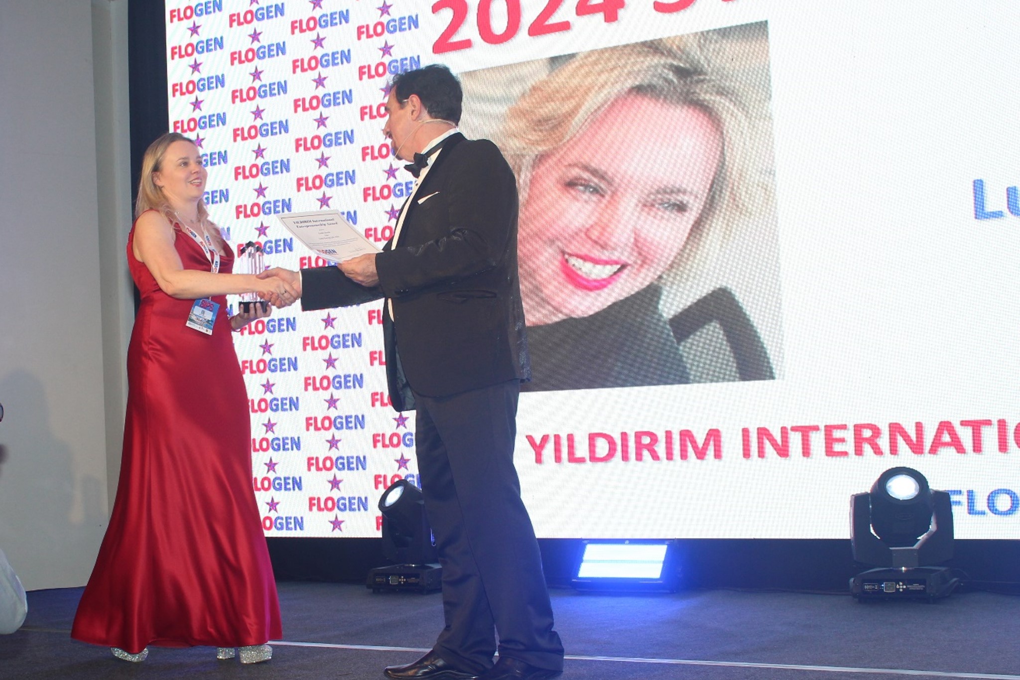 Dr. Florian Kongoli congratulating Ms. Emily Hersh during the FLOGEN SIPS 2024 award ceremony