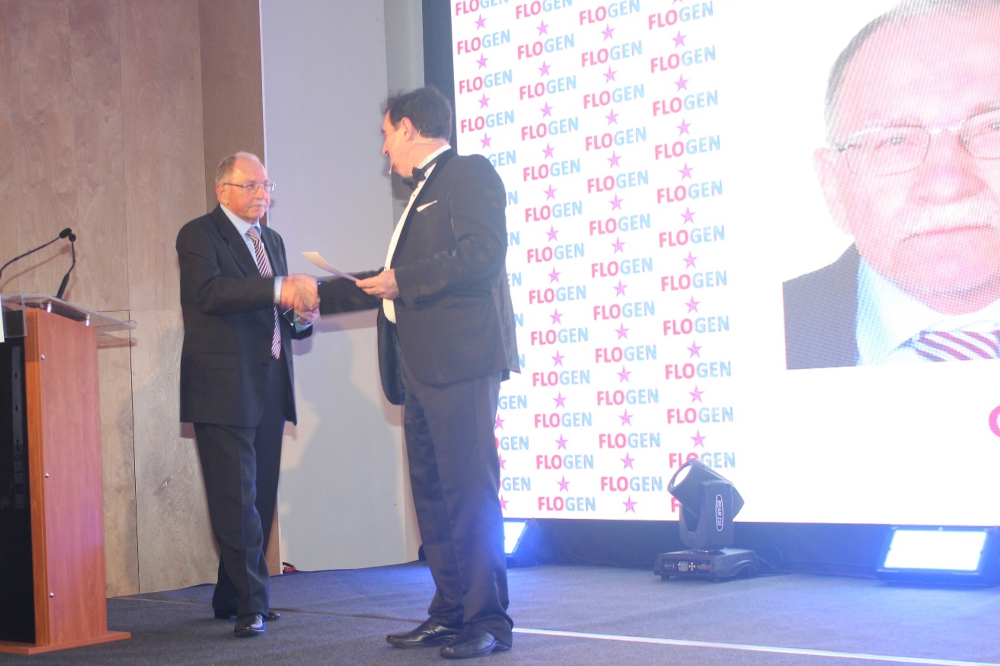 Dr. Florian Kongoli congratulating Dr. Georgios Anastassakis during the FLOGEN SIPS 2024 award ceremony