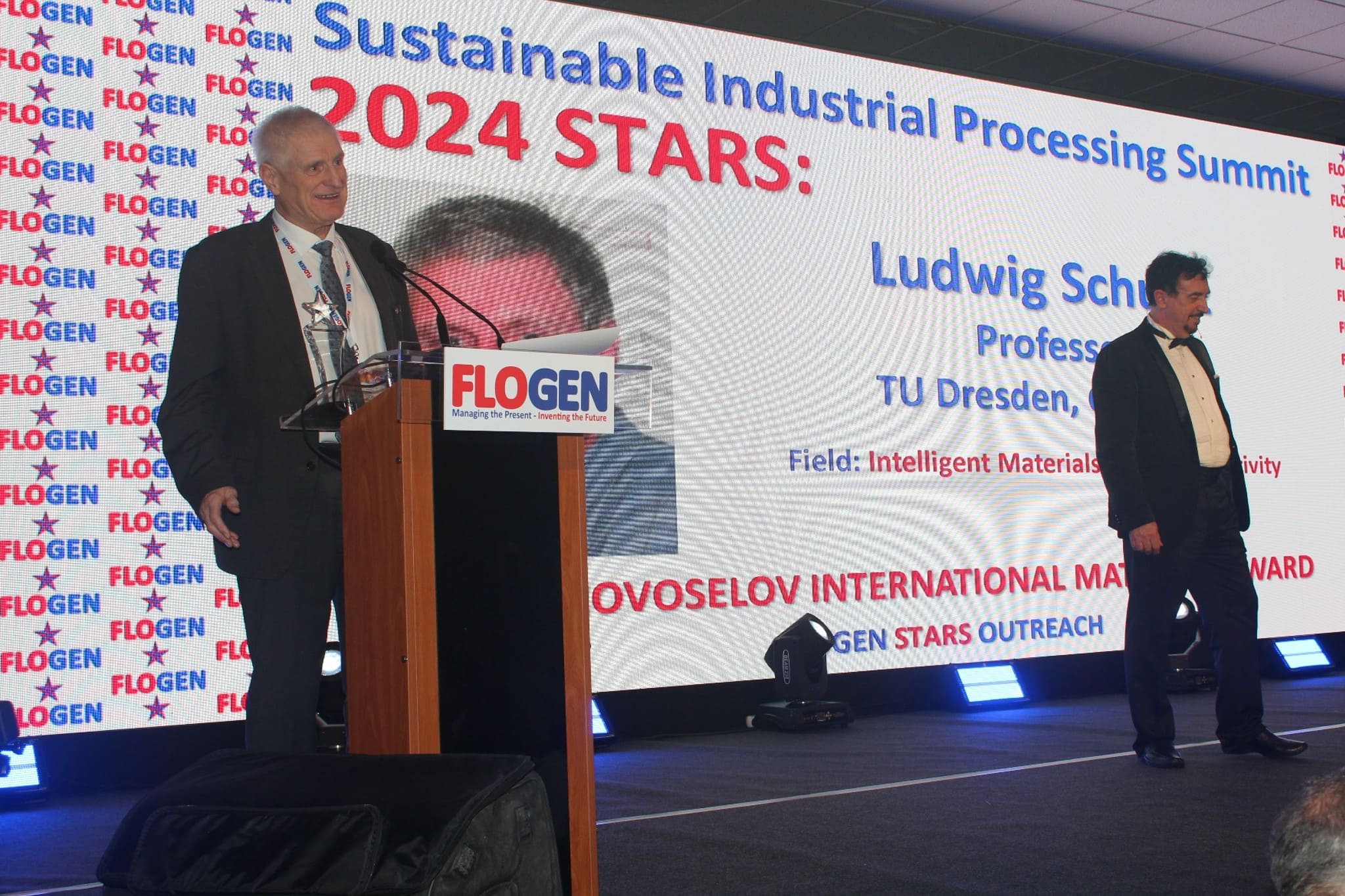 Dr. Ludwig Schultz delivering an acceptance speech during the FLOGEN SIPS 2024 award ceremony