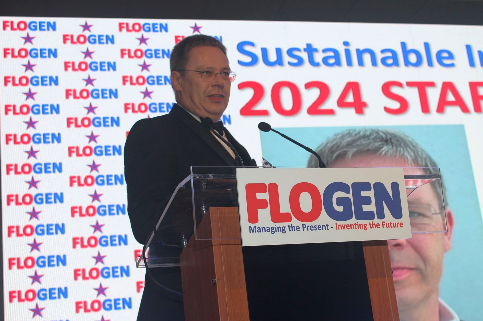 Dr. Martin Bultmann delivering an acceptance speech during the FLOGEN SIPS 2024 award ceremony