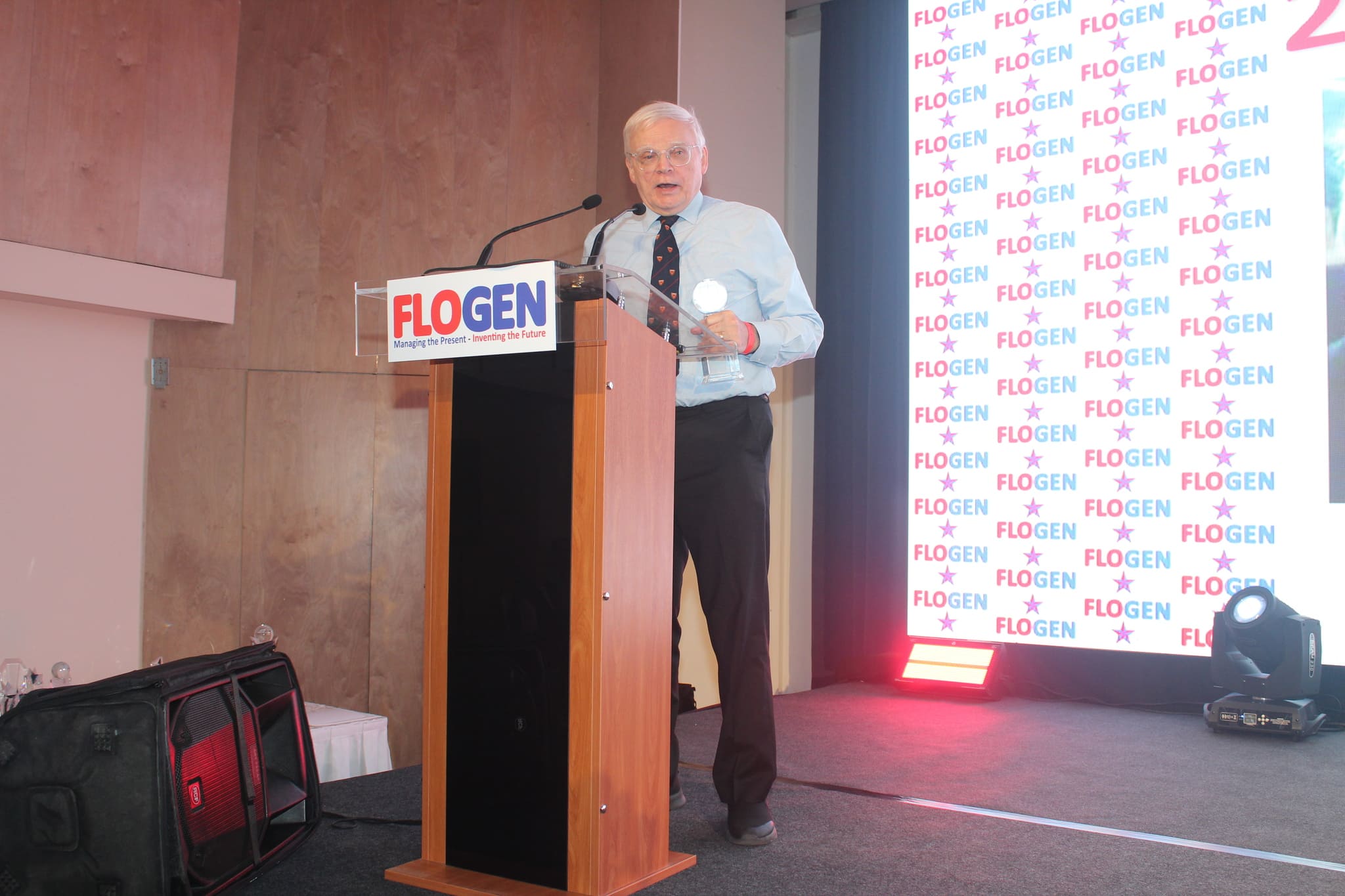 Dr. Peter Rowlands delivering an acceptance speech during the FLOGEN SIPS 2024 award ceremony