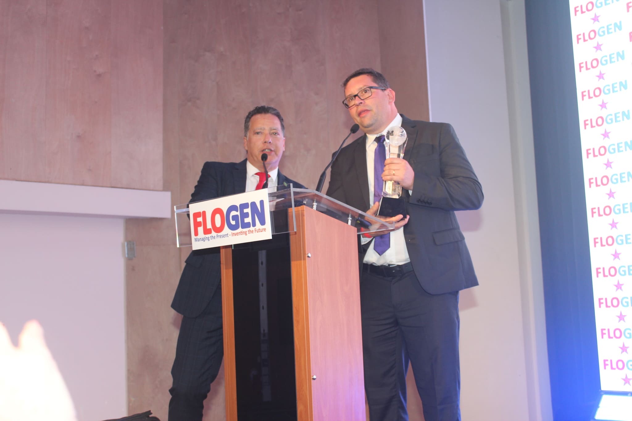 Dr. Pierre da Silva Moraes delivering an acceptance speech during the FLOGEN SIPS 2024 award ceremony