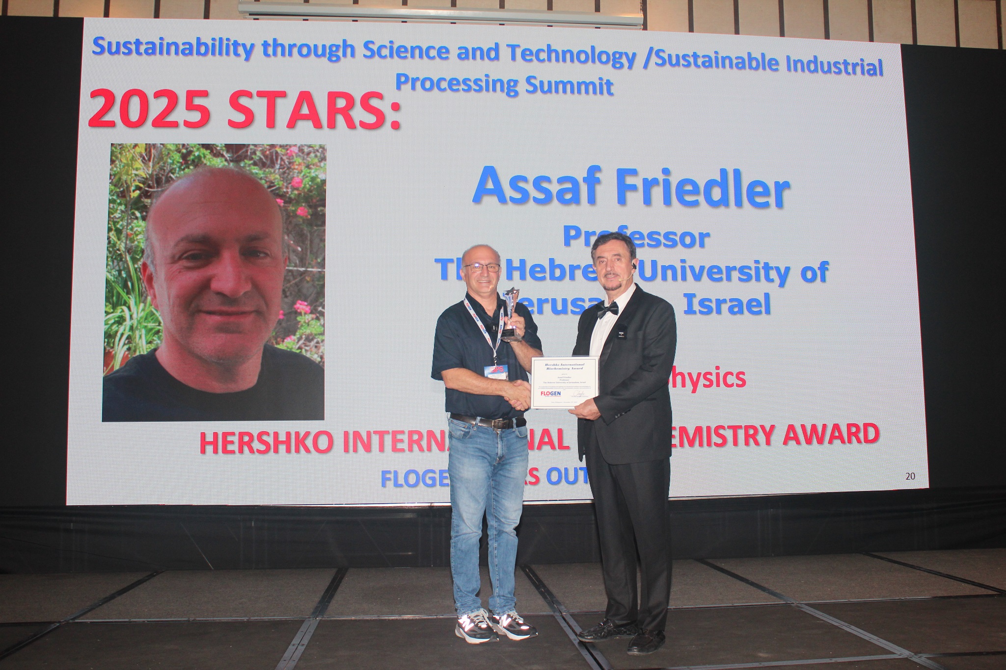 Dr. Assaf Friedler receiving the Hershko International Biochemistry Award from Dr. Florian Kongoli at FLOGEN SIPS 2025