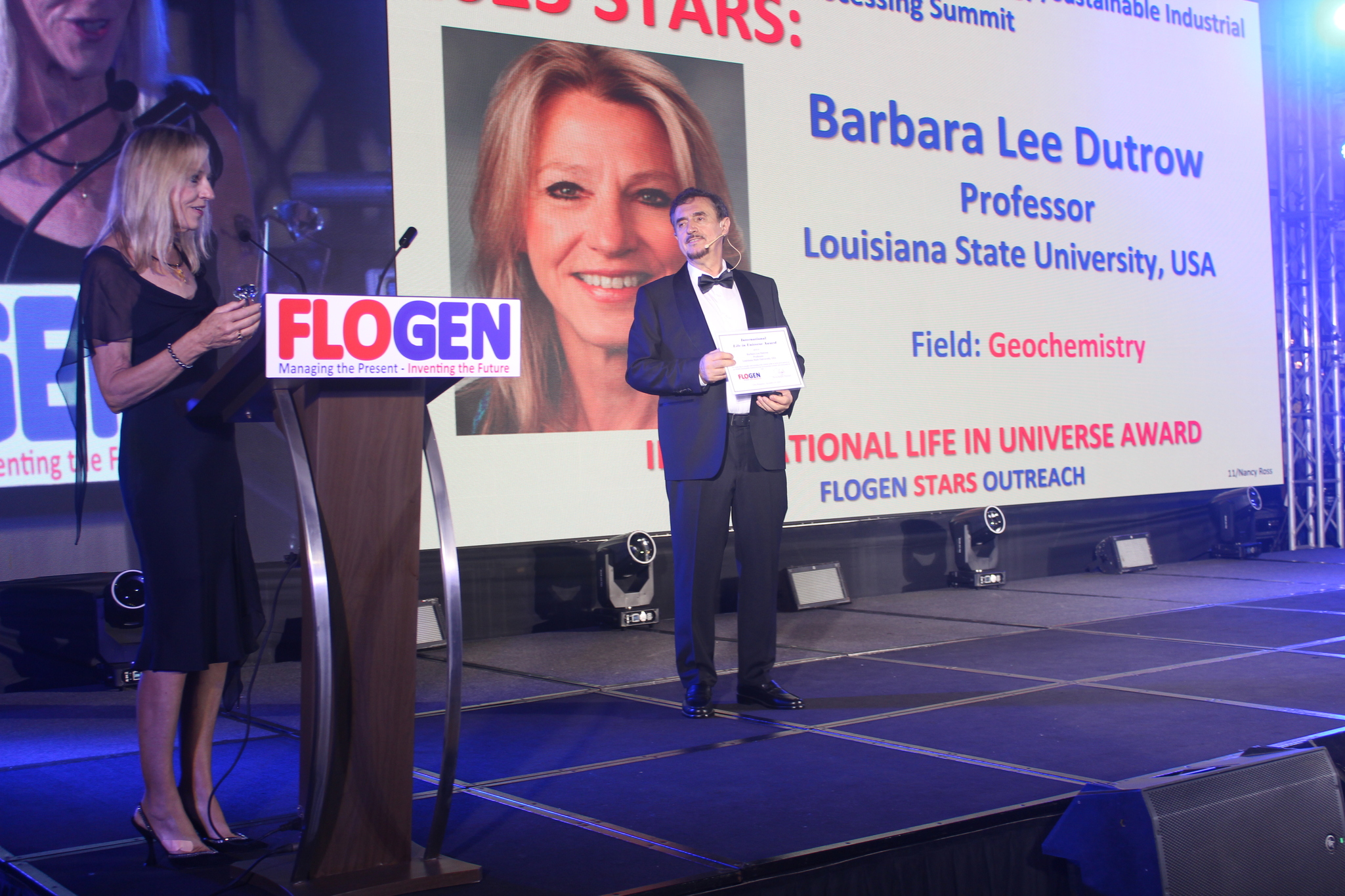 Dr. Barbara Dutrow delivering an acceptance speech during the FLOGEN SIPS 2025 award ceremony