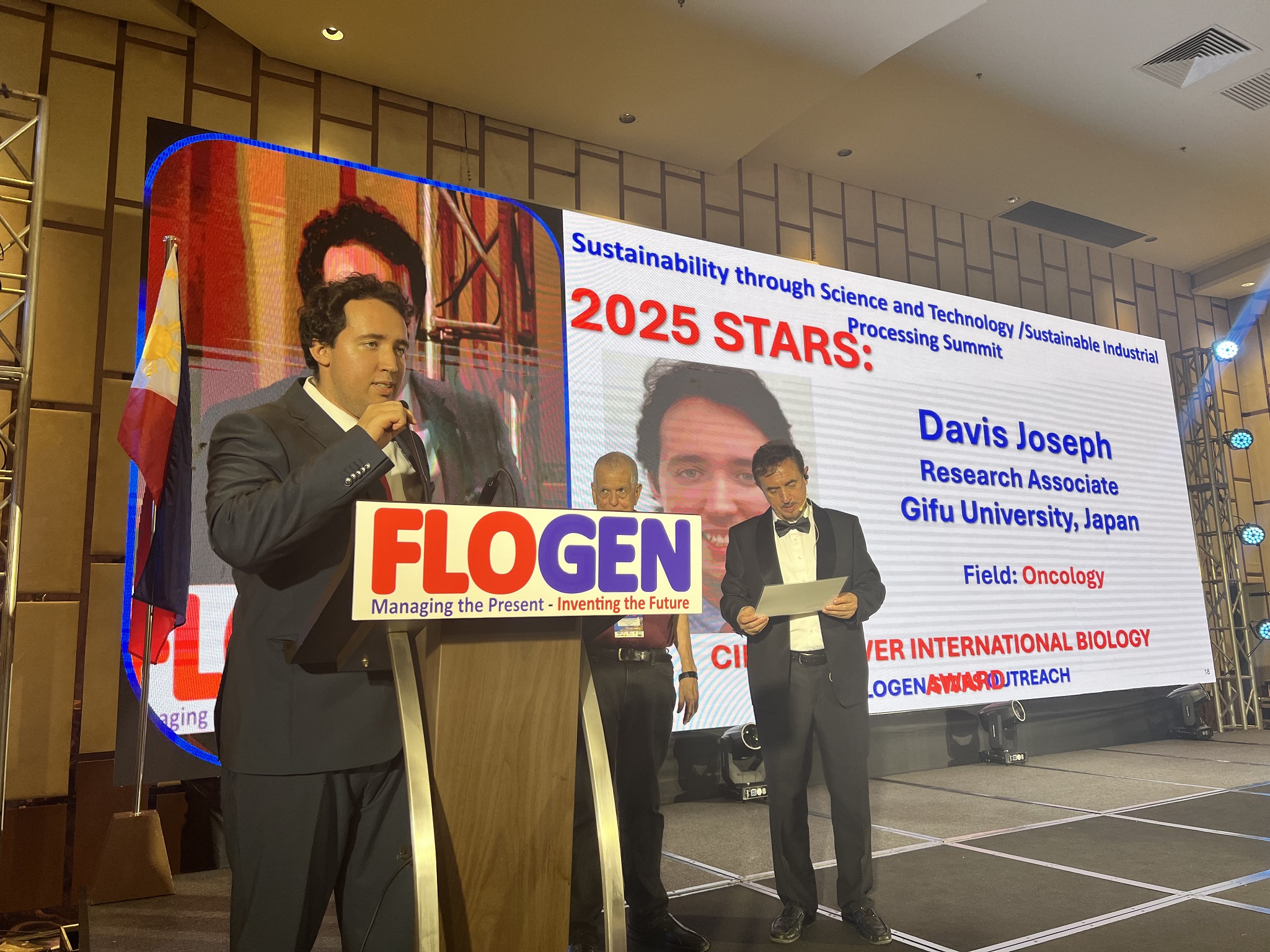 Davis Joseph delivering an acceptance speech during the FLOGEN SIPS 2025 award ceremony
