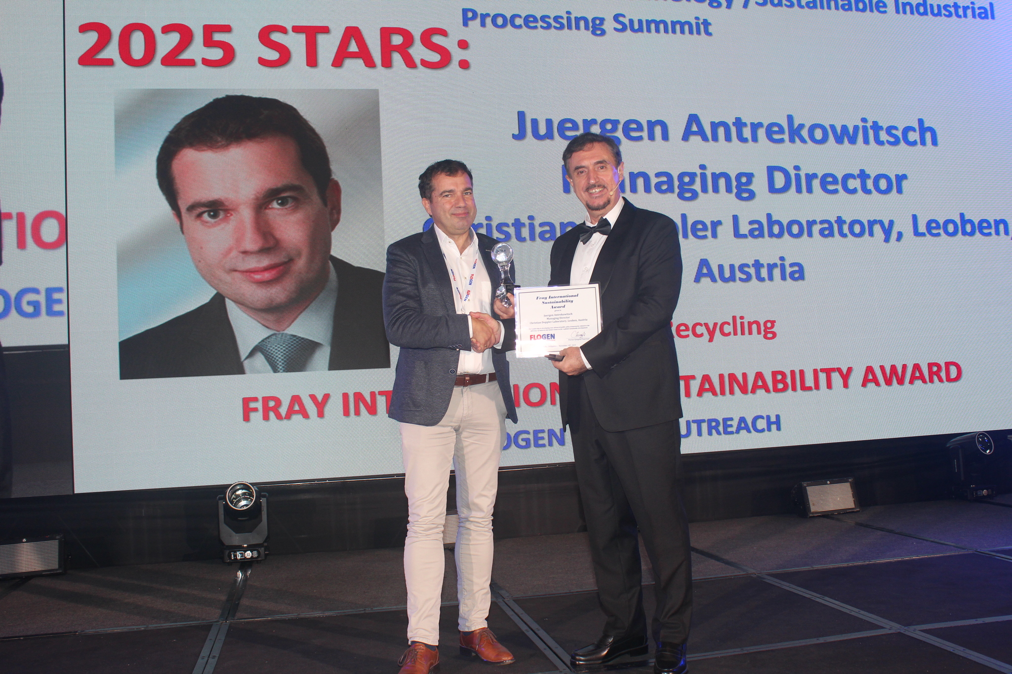 Dr. Juergen Antrekowitsch receiving the Fray International Sustainability Award from Dr. Florian Kongoli at FLOGEN SIPS 2025