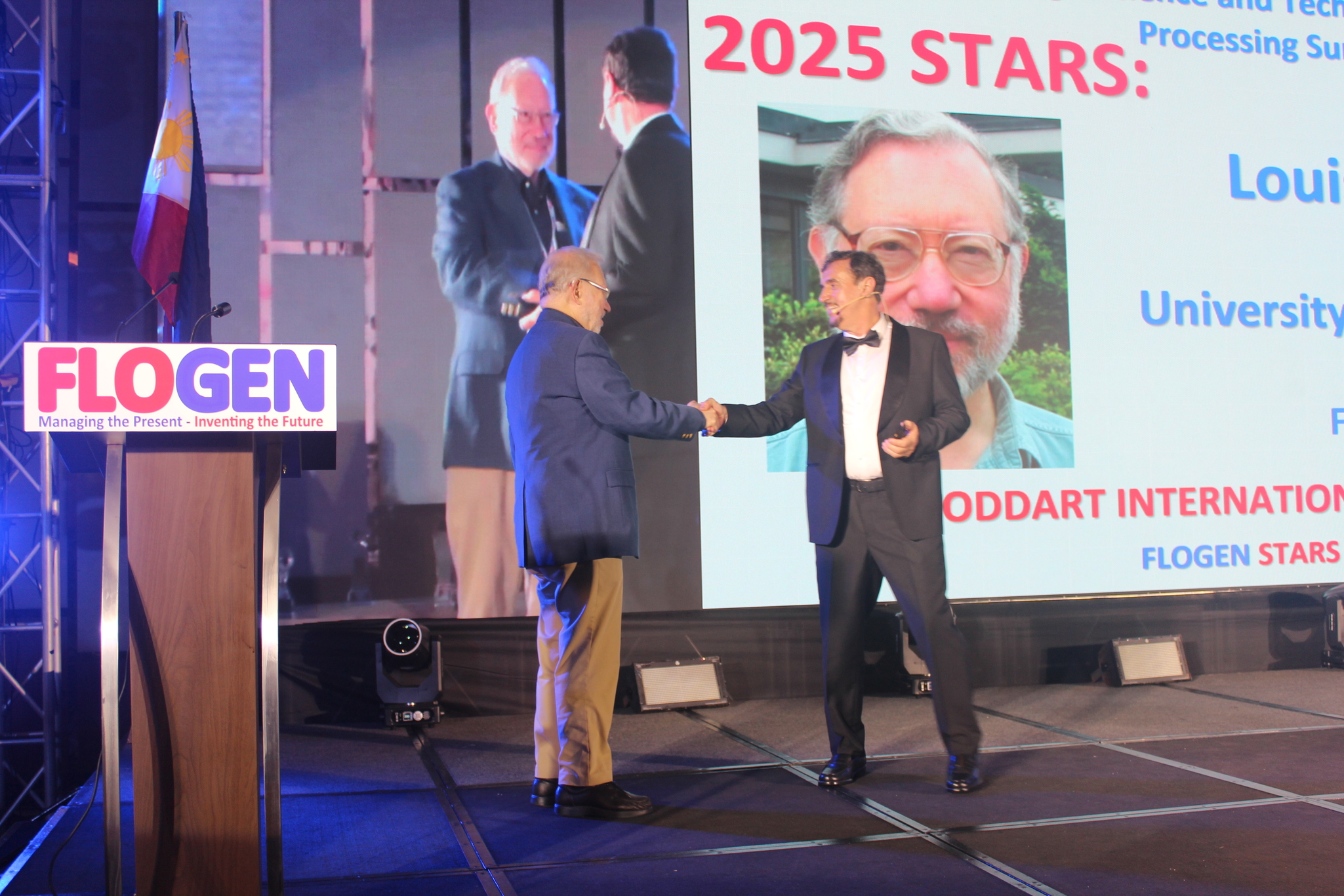 Dr. Florian Kongoli congratulating Dr. Louis Kauffman during the FLOGEN SIPS 2025 award ceremony