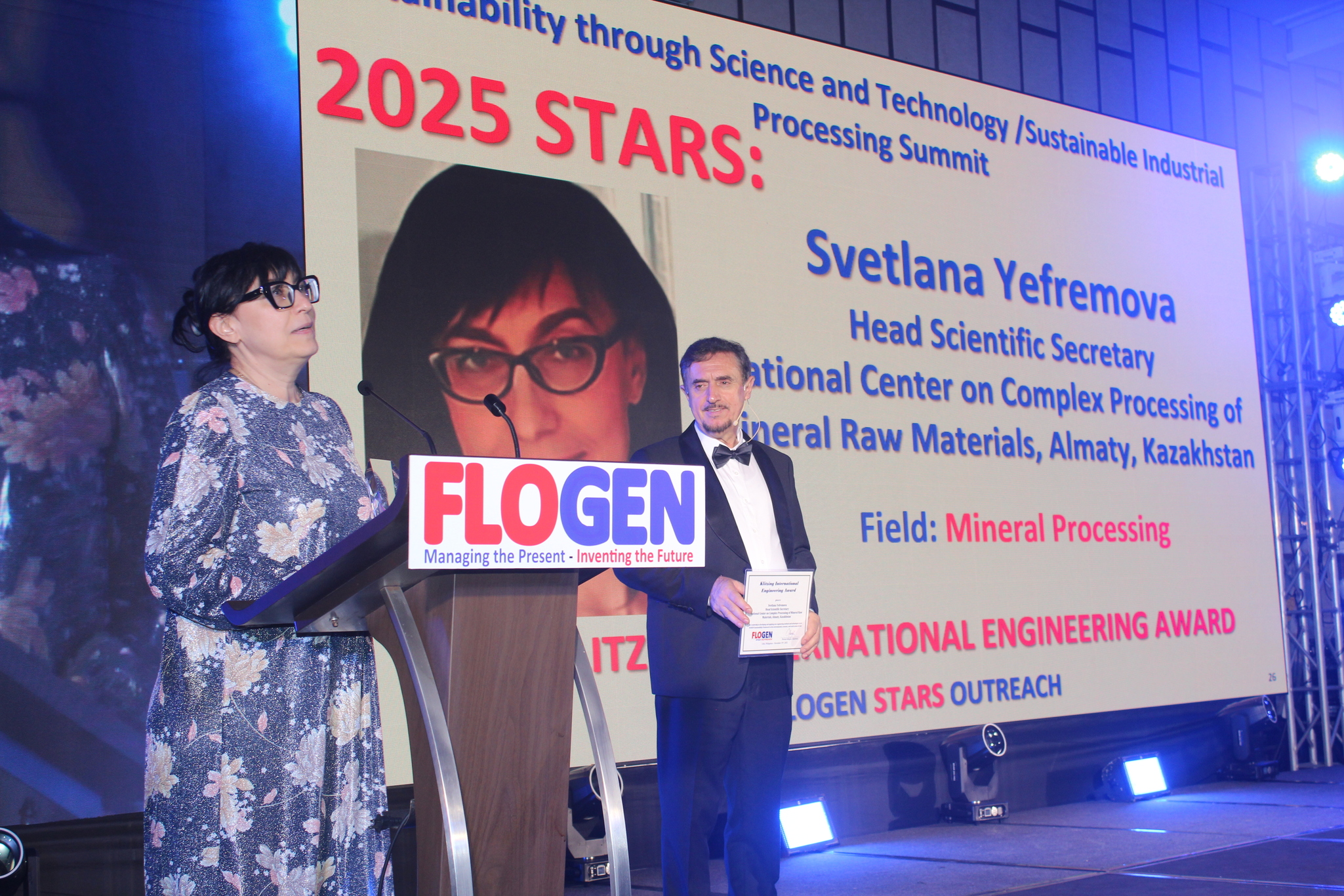 Dr. Svetlana Yefremova delivering an acceptance speech during the FLOGEN SIPS 2025 award ceremony