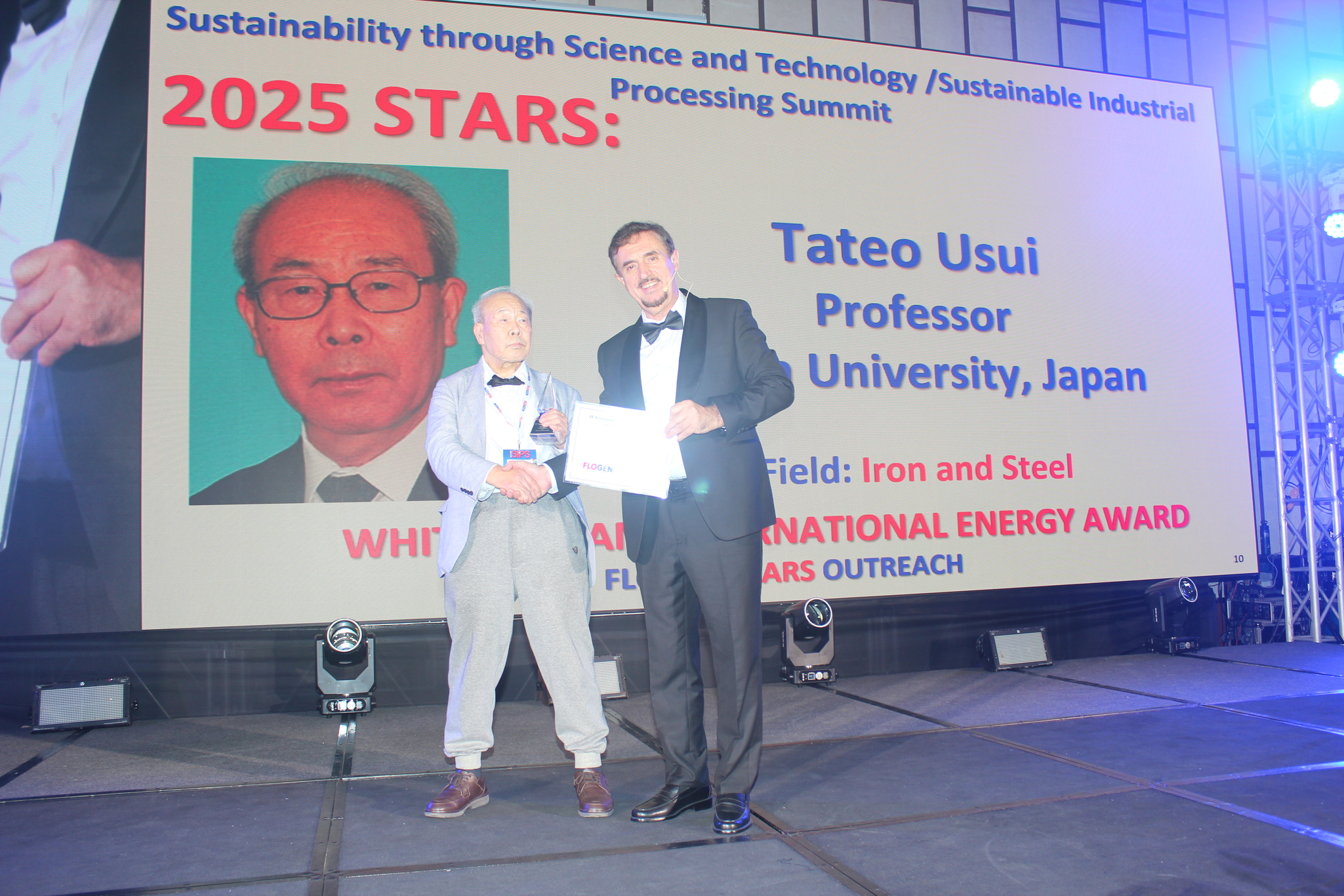 Dr. Tateo Usui receiving the Whittingham International Energy Award from Dr. Florian Kongoli at FLOGEN SIPS 2025