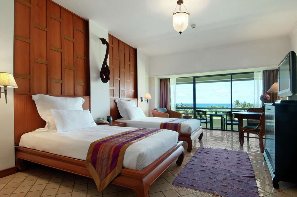 Phuket_small/guest-room_8.jpg