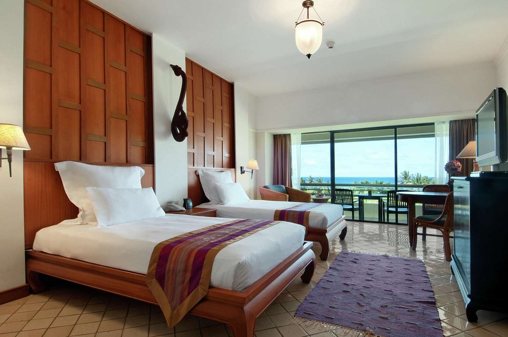 Phuket_small/guest-room_8.jpg